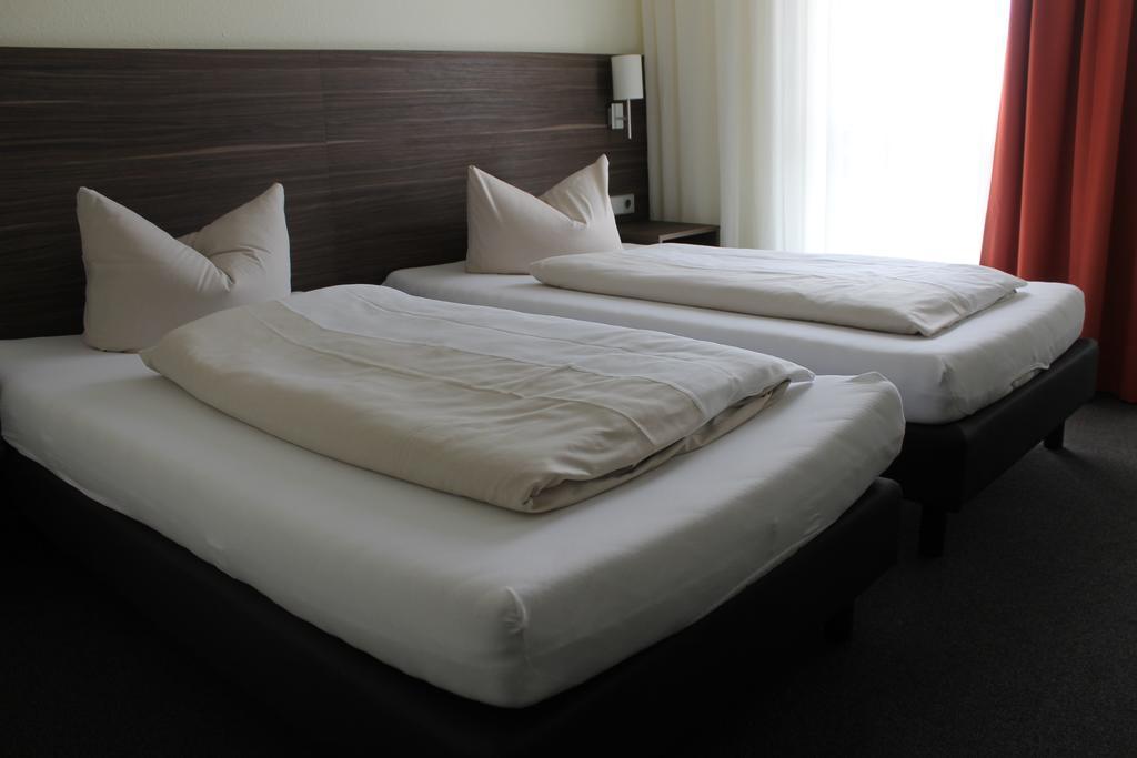 Hotel Weissach Am Neuenbuehl Room photo